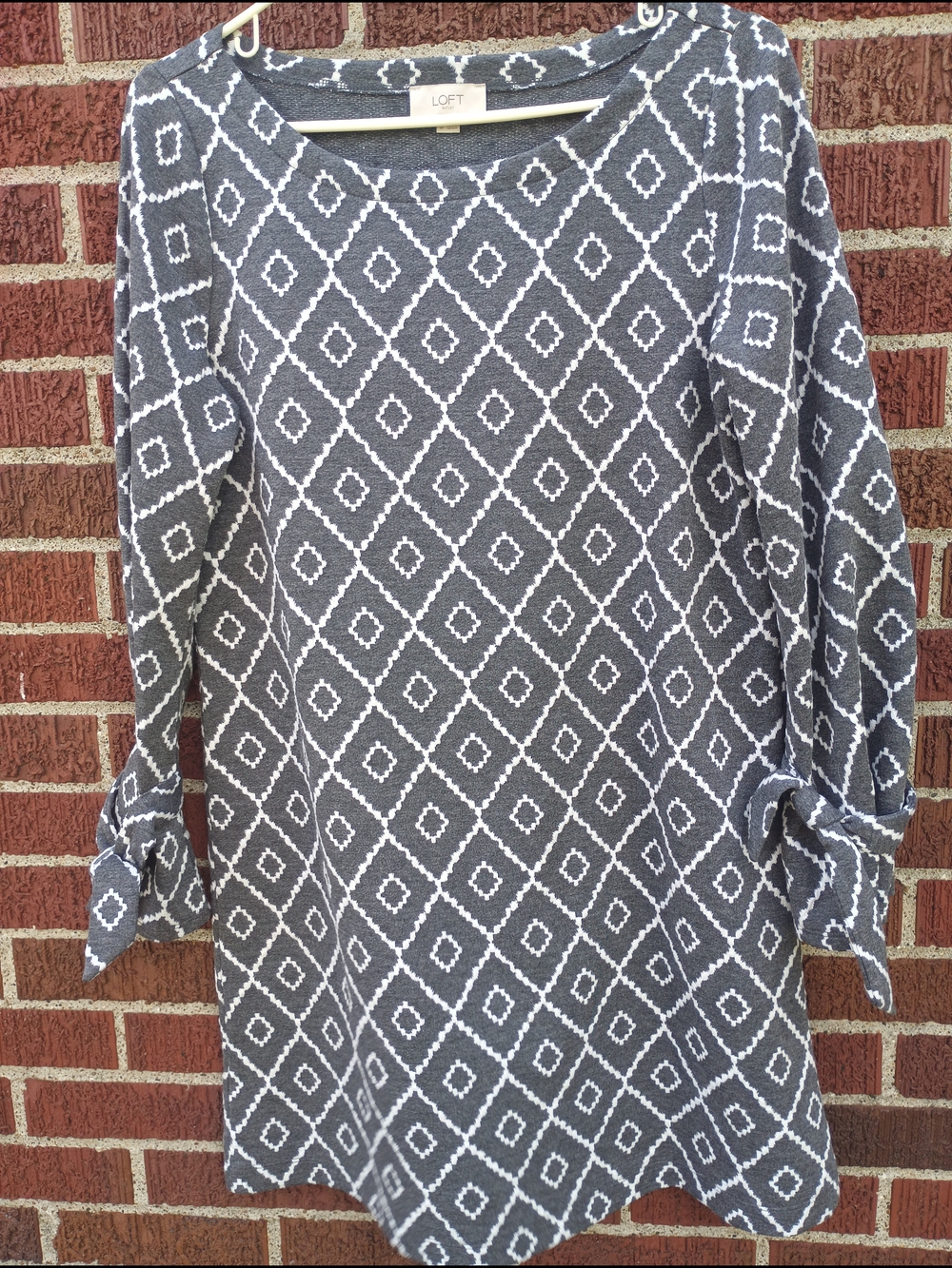 LOFT Gray & White Diamond-Print Tie-Sleeve Women's Top